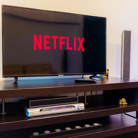 בוקרשט Comfy Apartment With Private Parking And Netflix מראה חיצוני תמונה