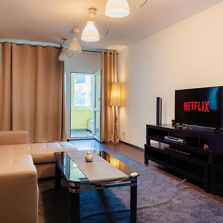 בוקרשט Comfy Apartment With Private Parking And Netflix מראה חיצוני תמונה