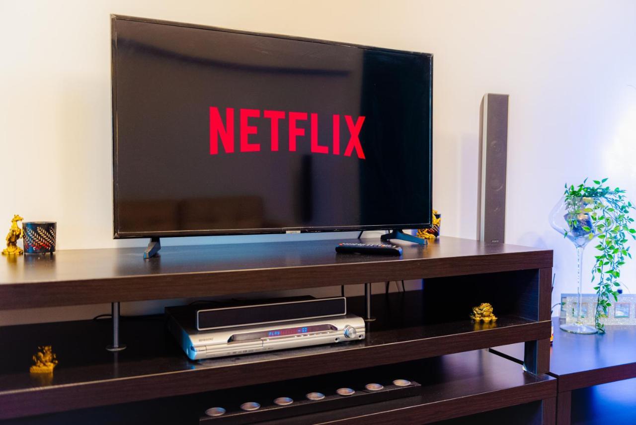 בוקרשט Comfy Apartment With Private Parking And Netflix מראה חיצוני תמונה