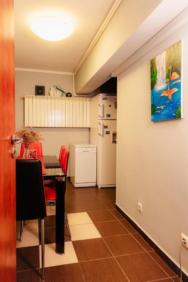 בוקרשט Comfy Apartment With Private Parking And Netflix מראה חיצוני תמונה