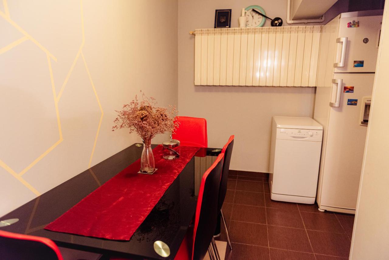 בוקרשט Comfy Apartment With Private Parking And Netflix מראה חיצוני תמונה