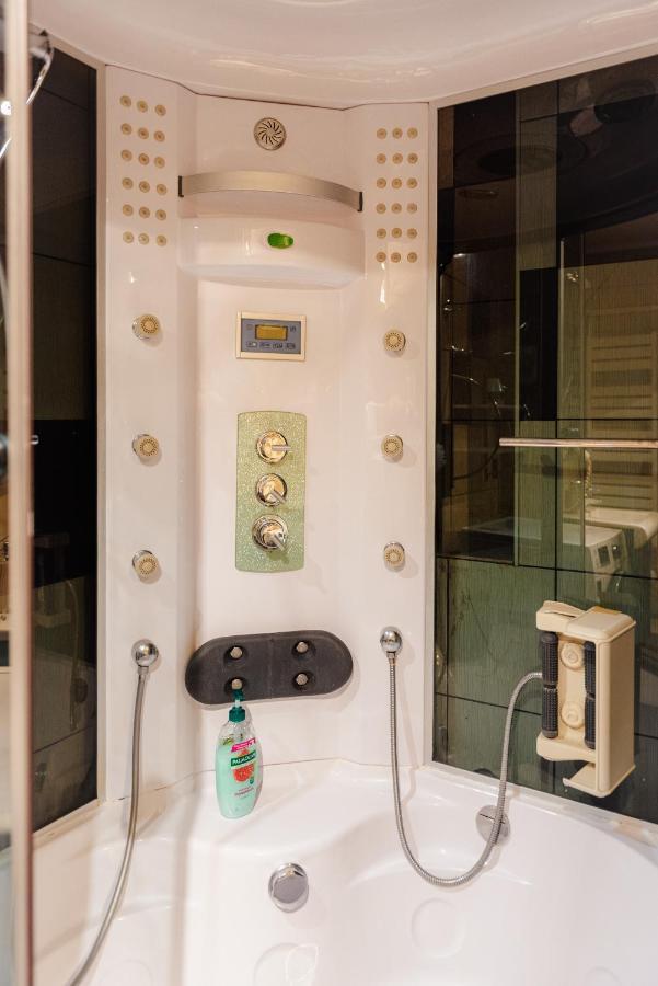 בוקרשט Comfy Apartment With Private Parking And Netflix מראה חיצוני תמונה
